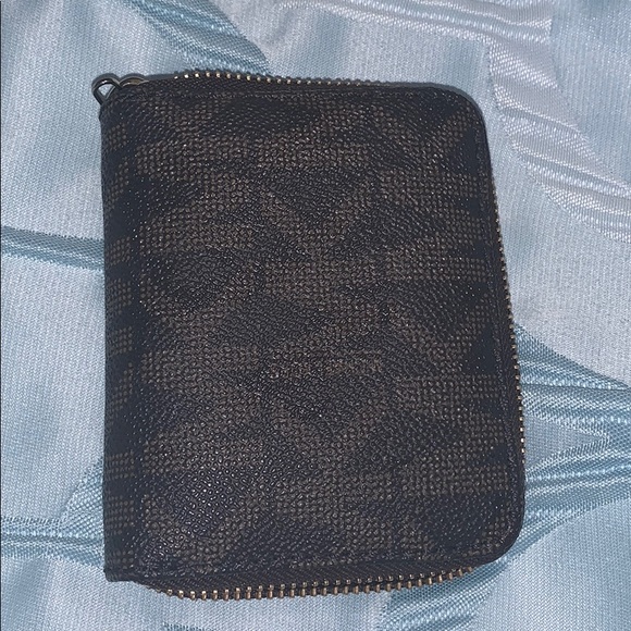 ❌SOLD❌ Michael Kors Wallet - Picture 3 of 8